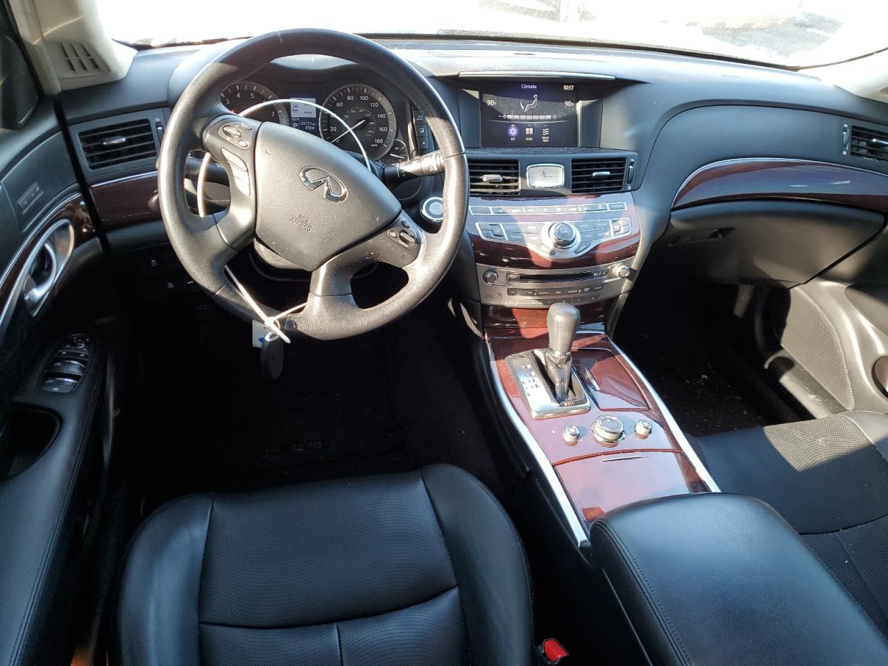 2018 Infiniti Q70 - Image 8
