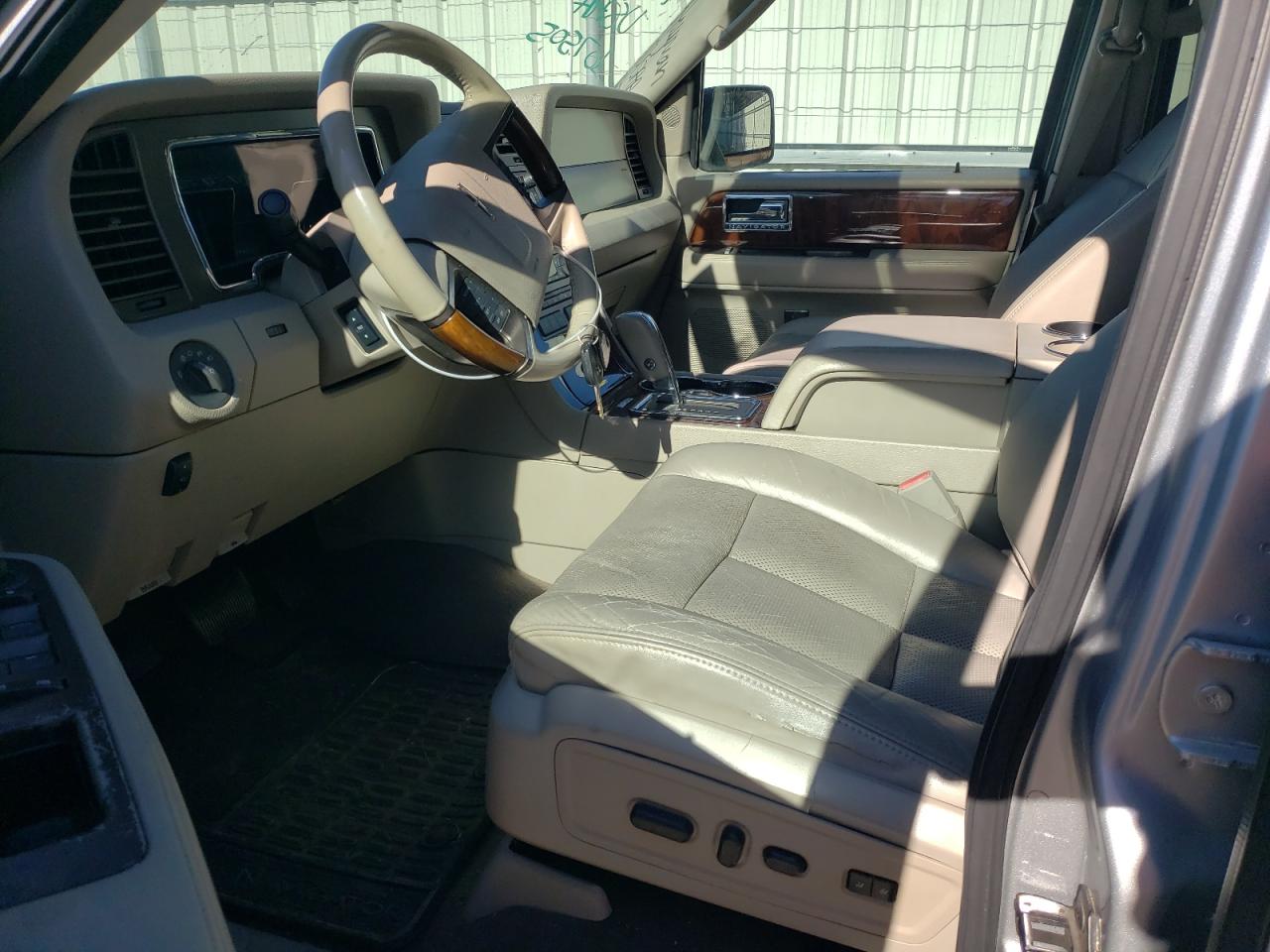 2011 Lincoln Navigator - Image 7