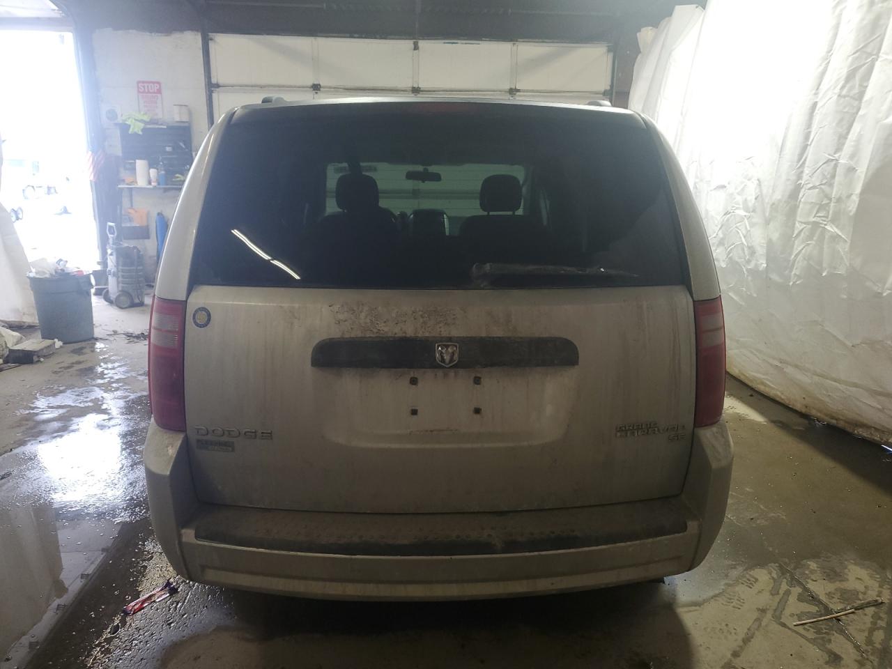 2010 Dodge Caravan - Image 6