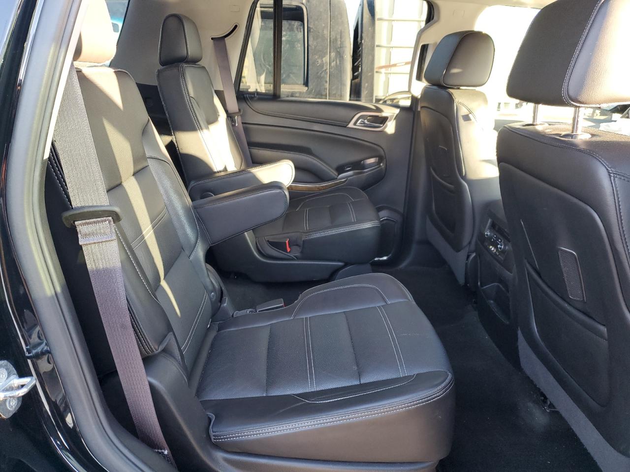 2016 GMC Yukon - Image 11
