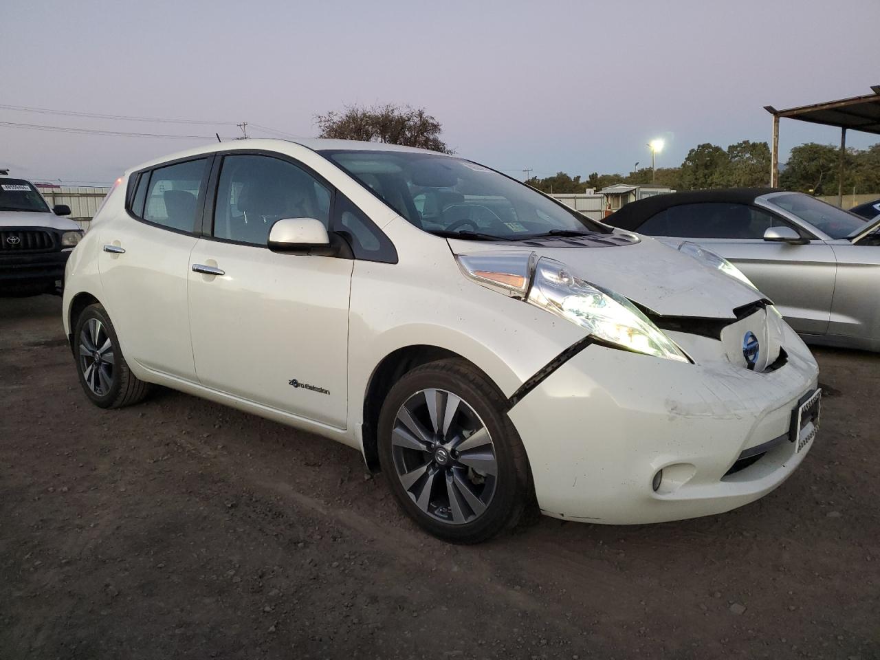 2015 Nissan Leaf - Image 4