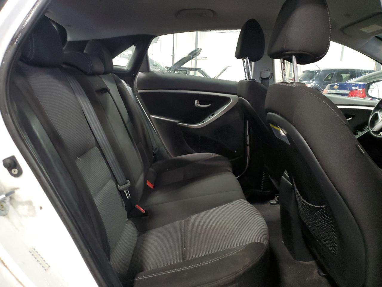 2017 Hyundai Elantra - Image 11