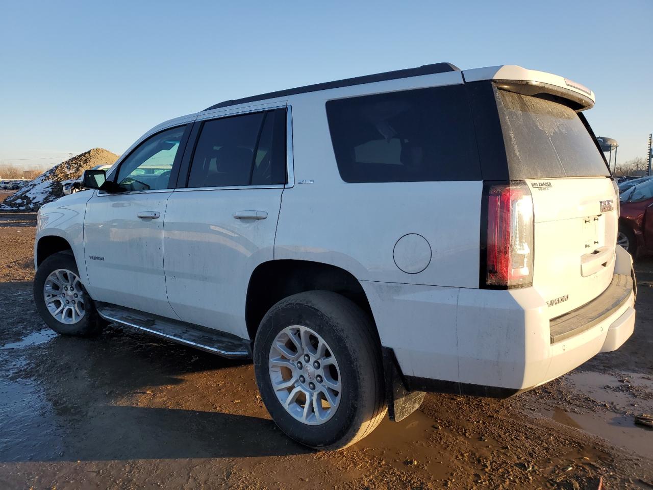2017 GMC Yukon - Image 2
