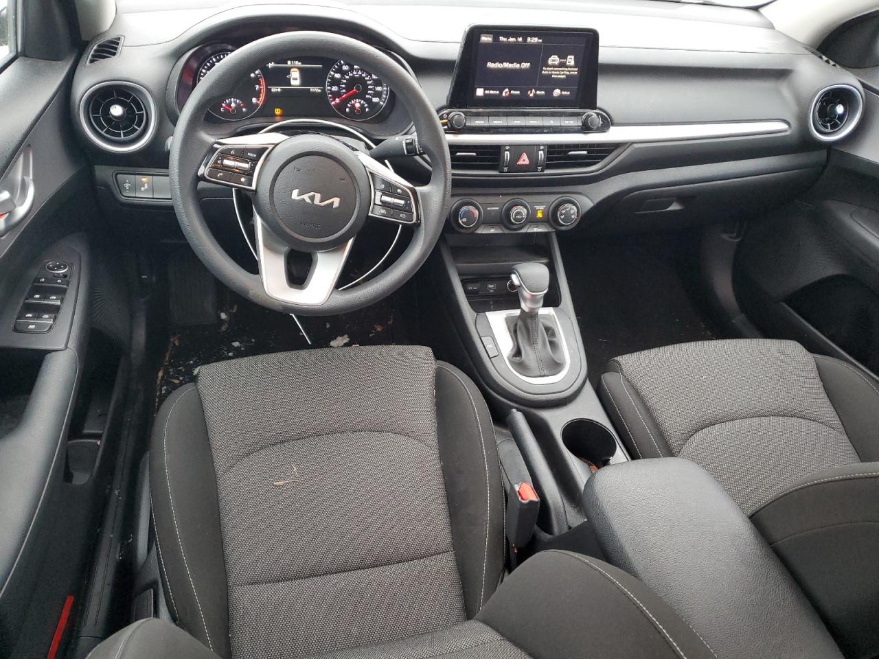 2023 Kia Forte - Image 8