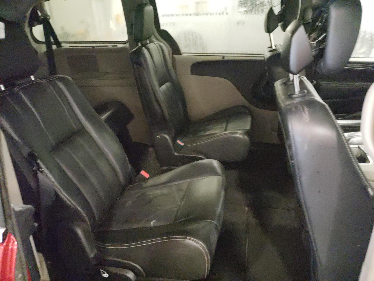 2013 Chrysler Town & Country - Image 12