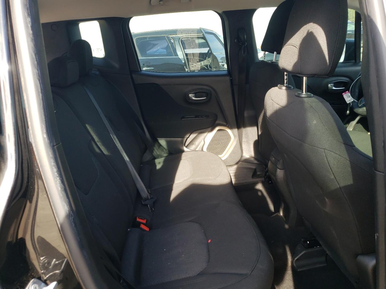 2016 Jeep Renegade - Image 11