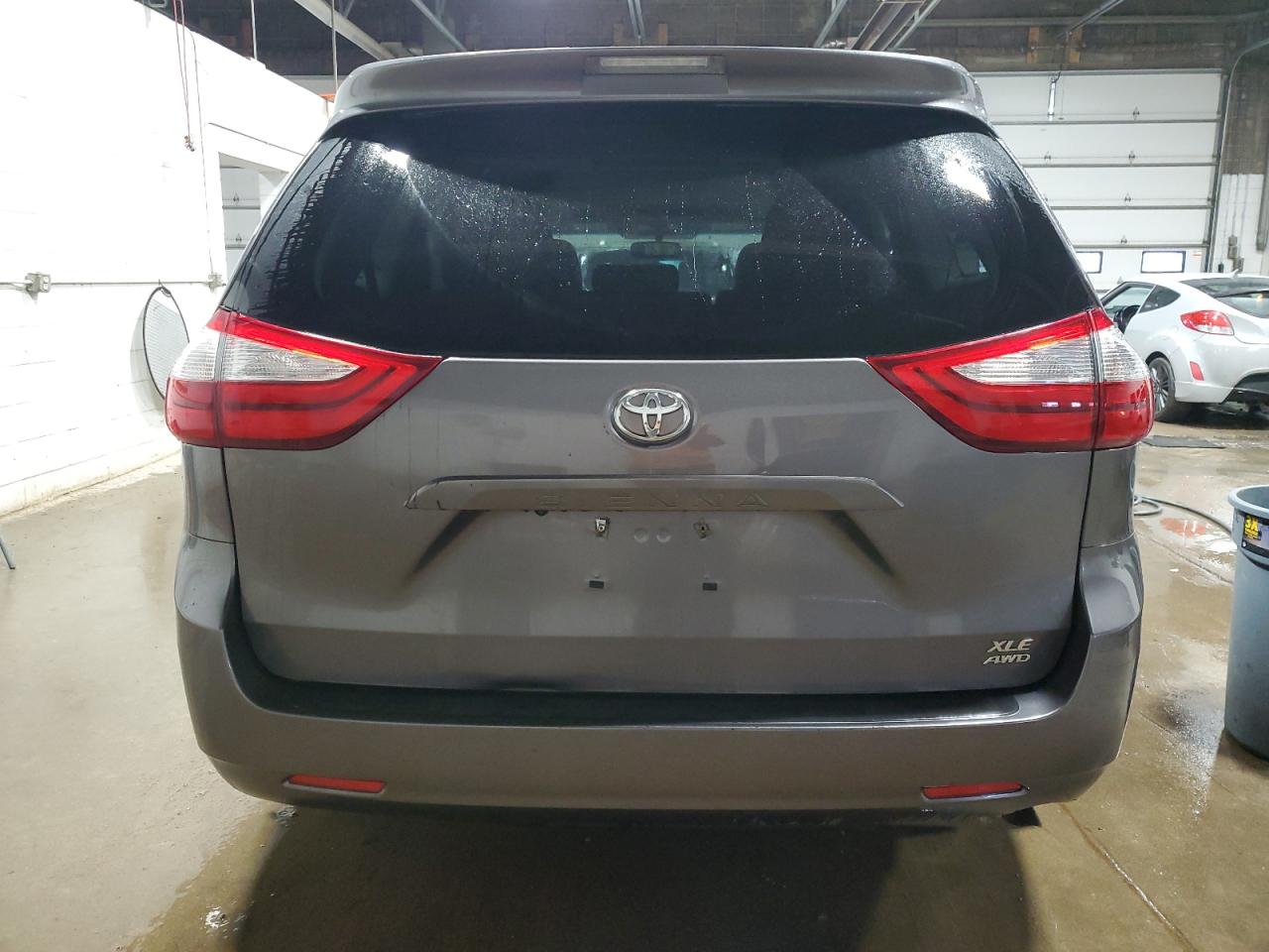 2015 Toyota Sienna - Image 6