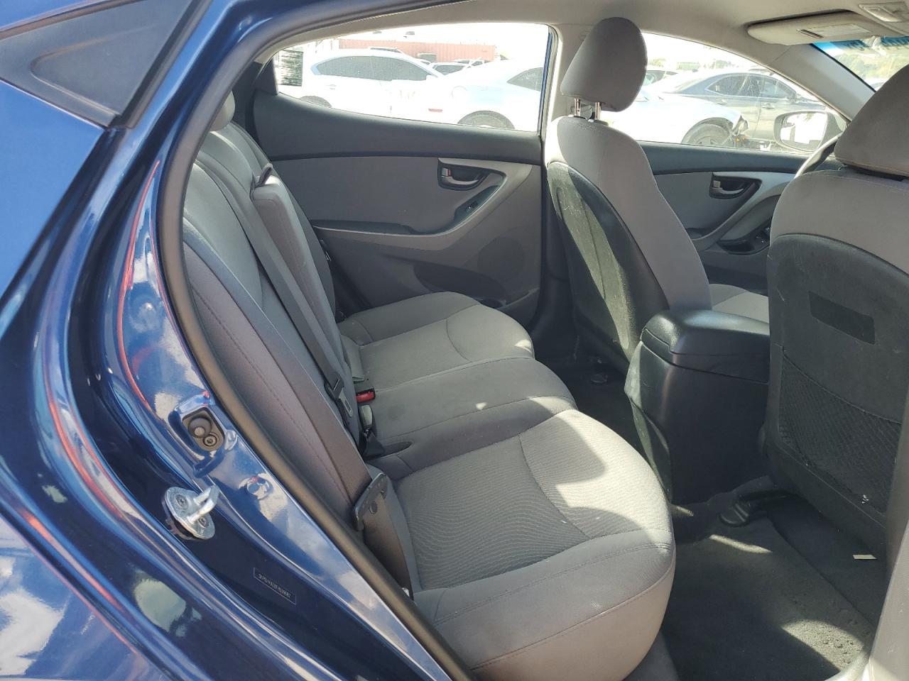2015 Hyundai Elantra - Image 10