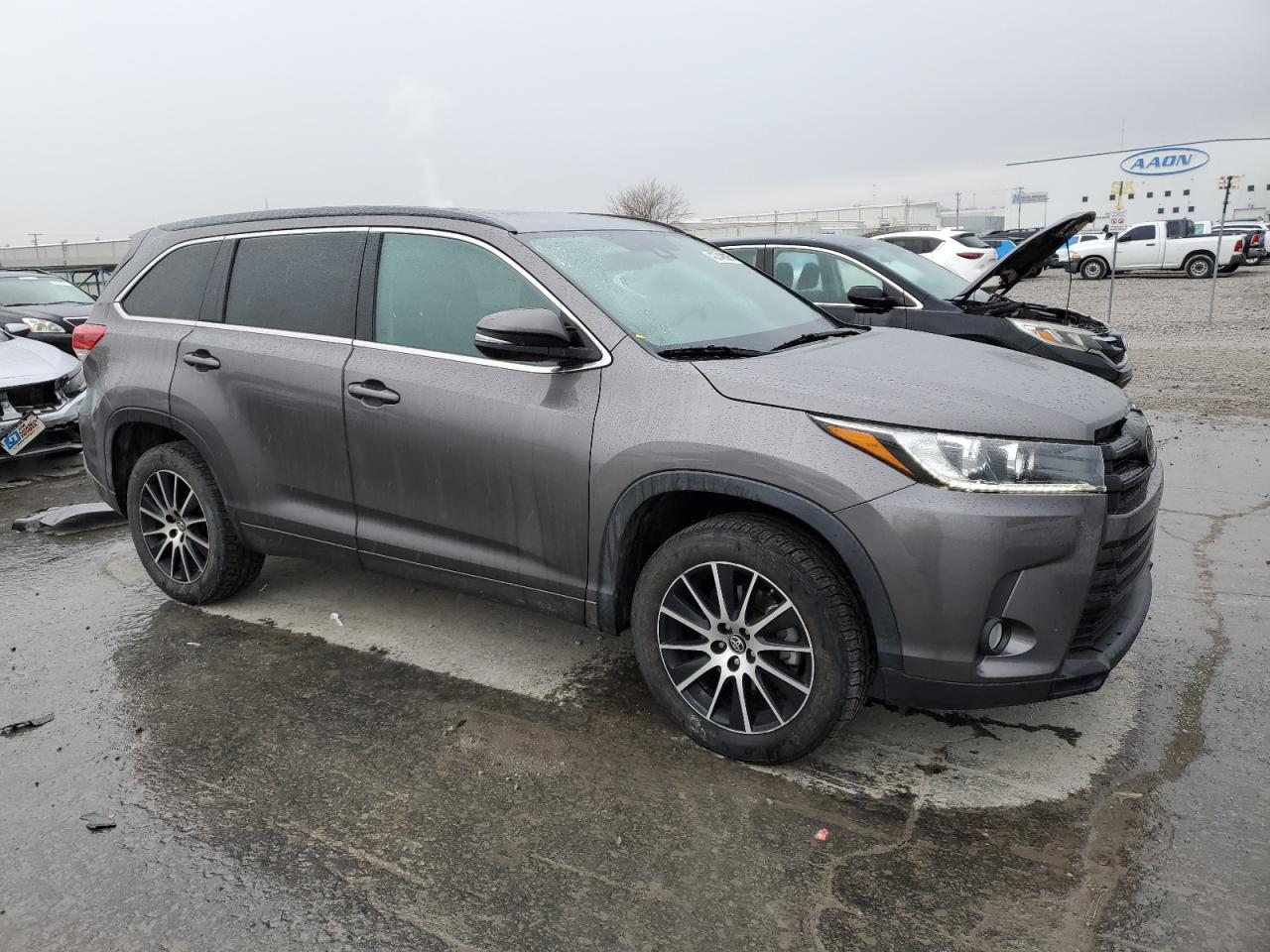 2017 Toyota Highlander - Image 4