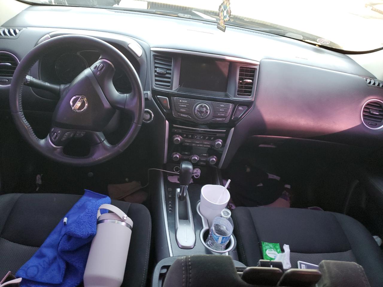 2017 Nissan Pathfinder VIN: 684998 Lot: 43471515