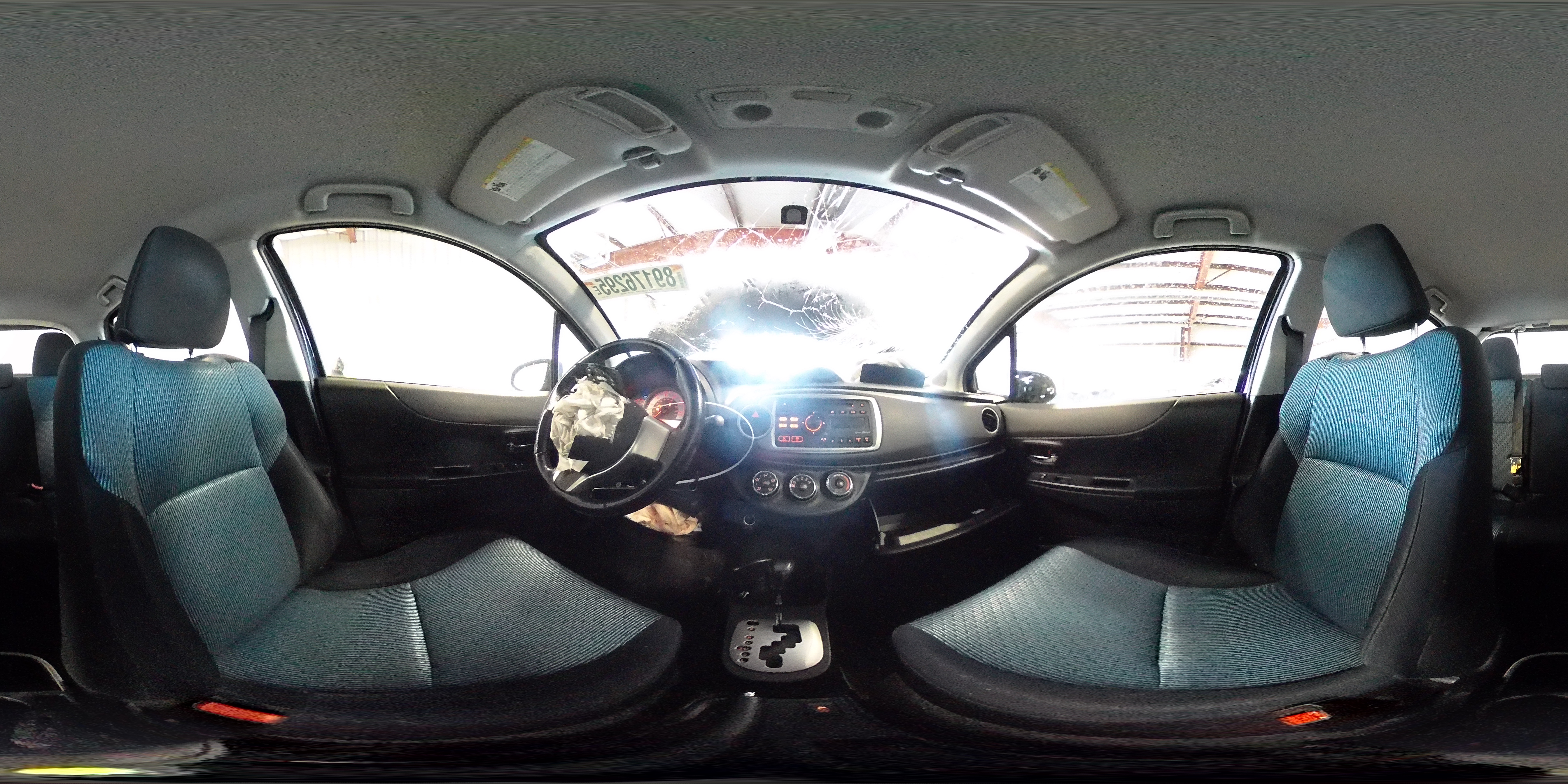 2012 Toyota Yaris - Image 14