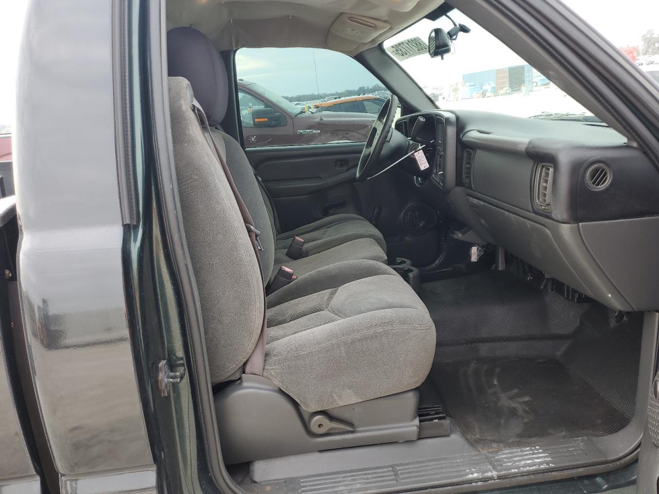 2004 Chevrolet Silverado - Image 6