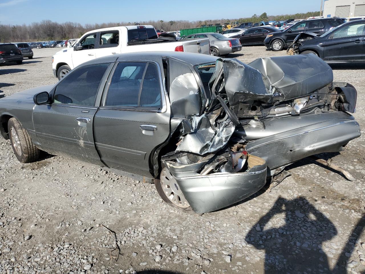 2004 Ford Crown Victoria - Image 2