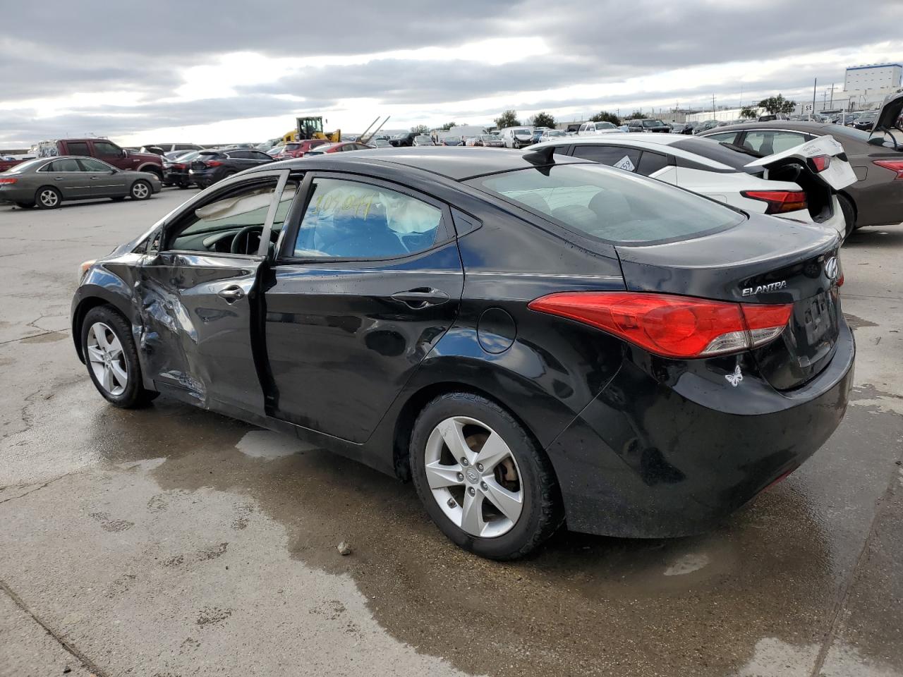 2013 Hyundai Elantra - Image 2