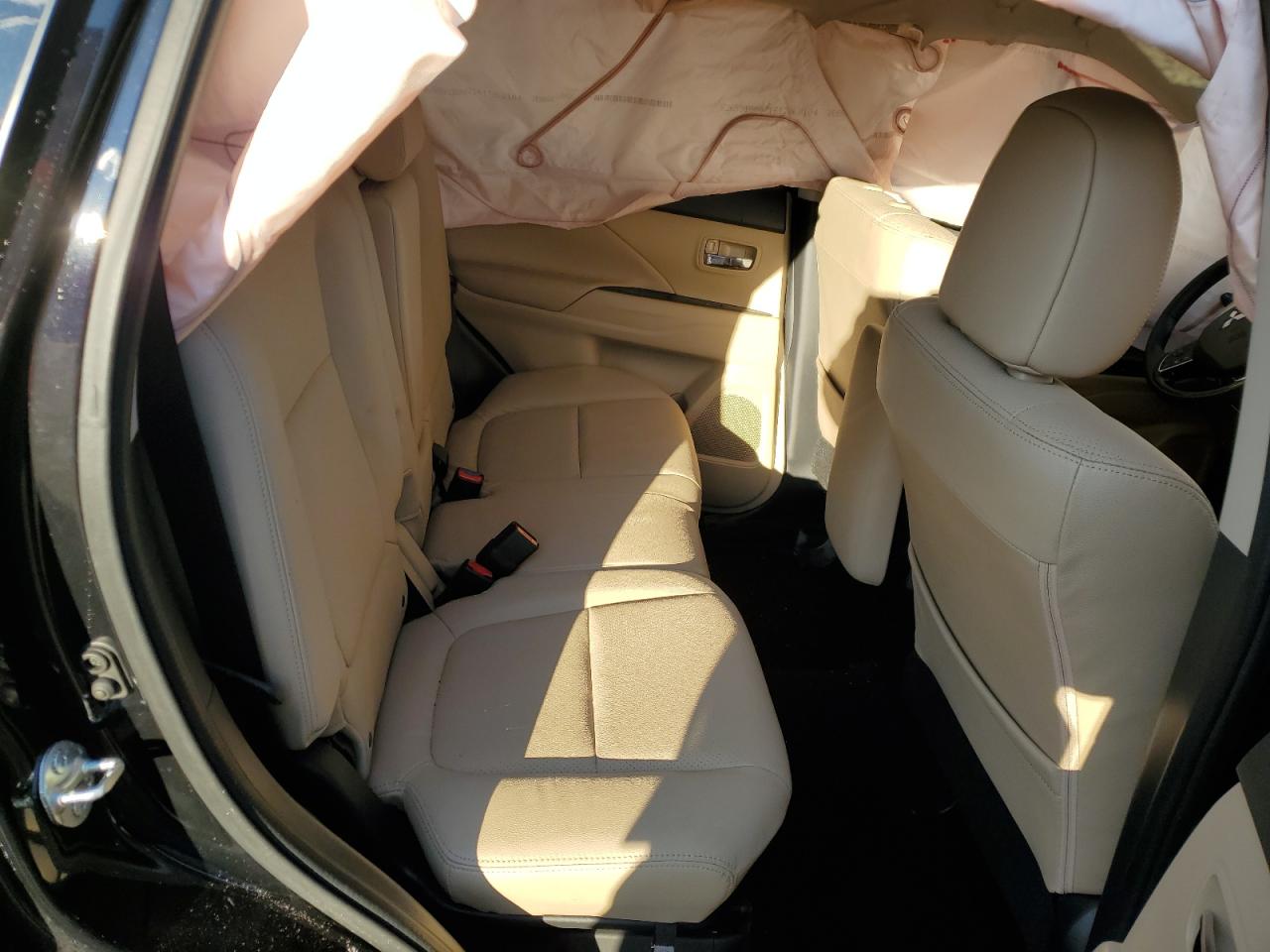 2018 Mitsubishi Outlander - Image 11