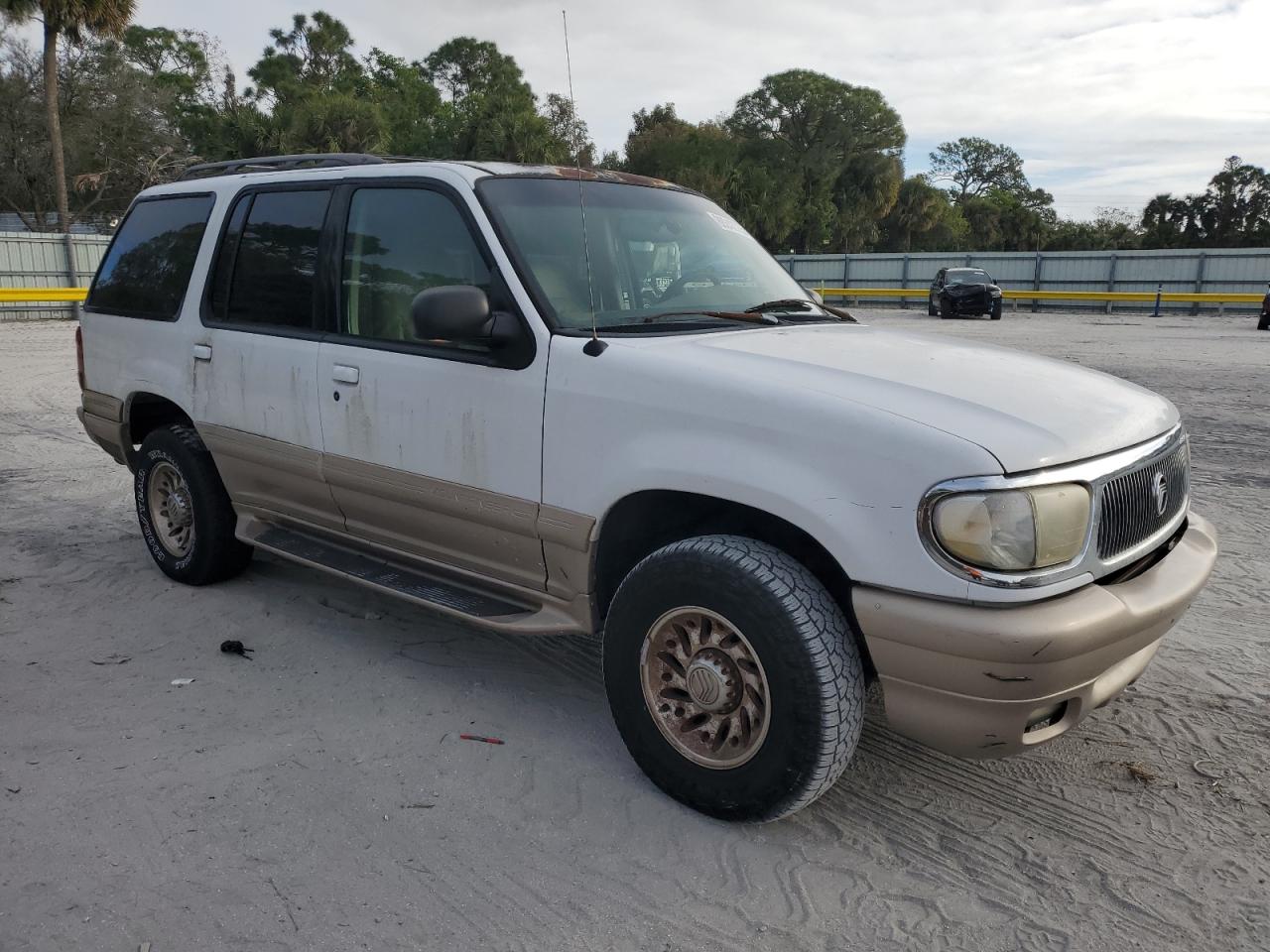 2000 Mercury Mountaineer - Image 4
