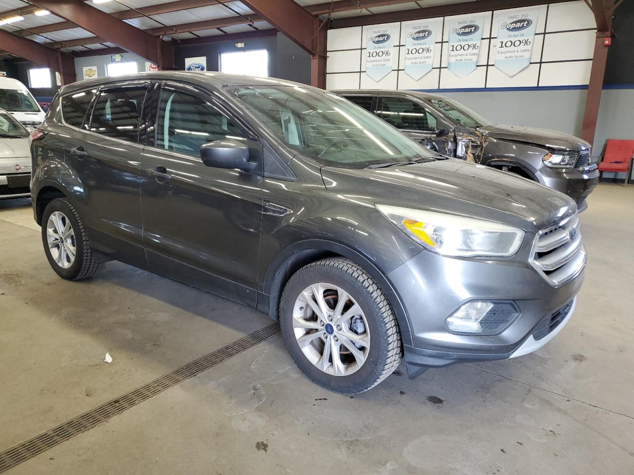 VIN 1FMCU0GD5HUC28621 2017 FORD ESCAPE no.4