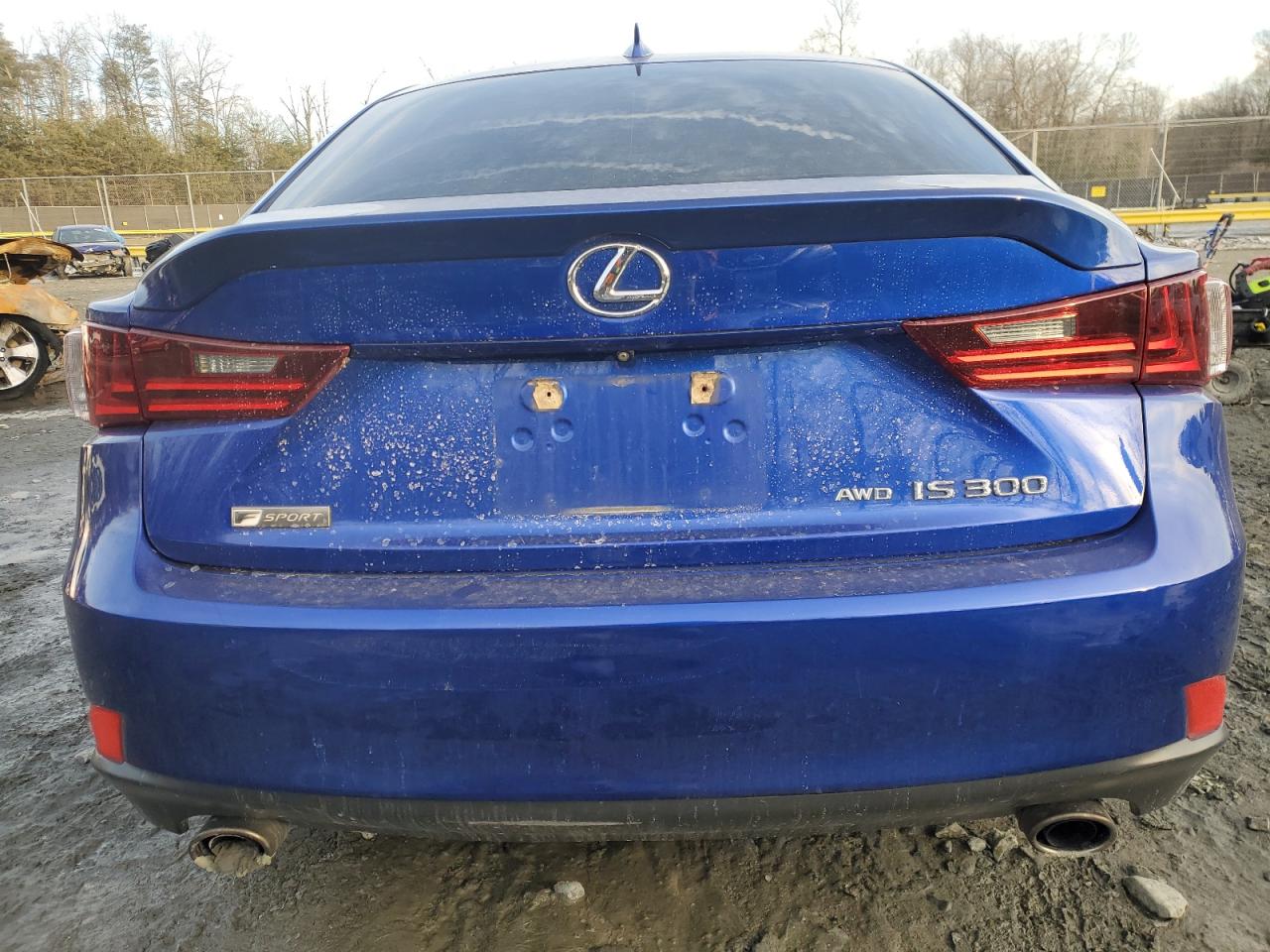 2016 Lexus IS - Image 6