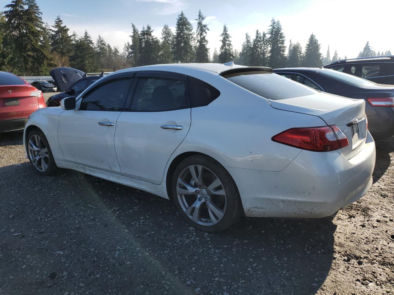 2011 Infiniti M - Image 2