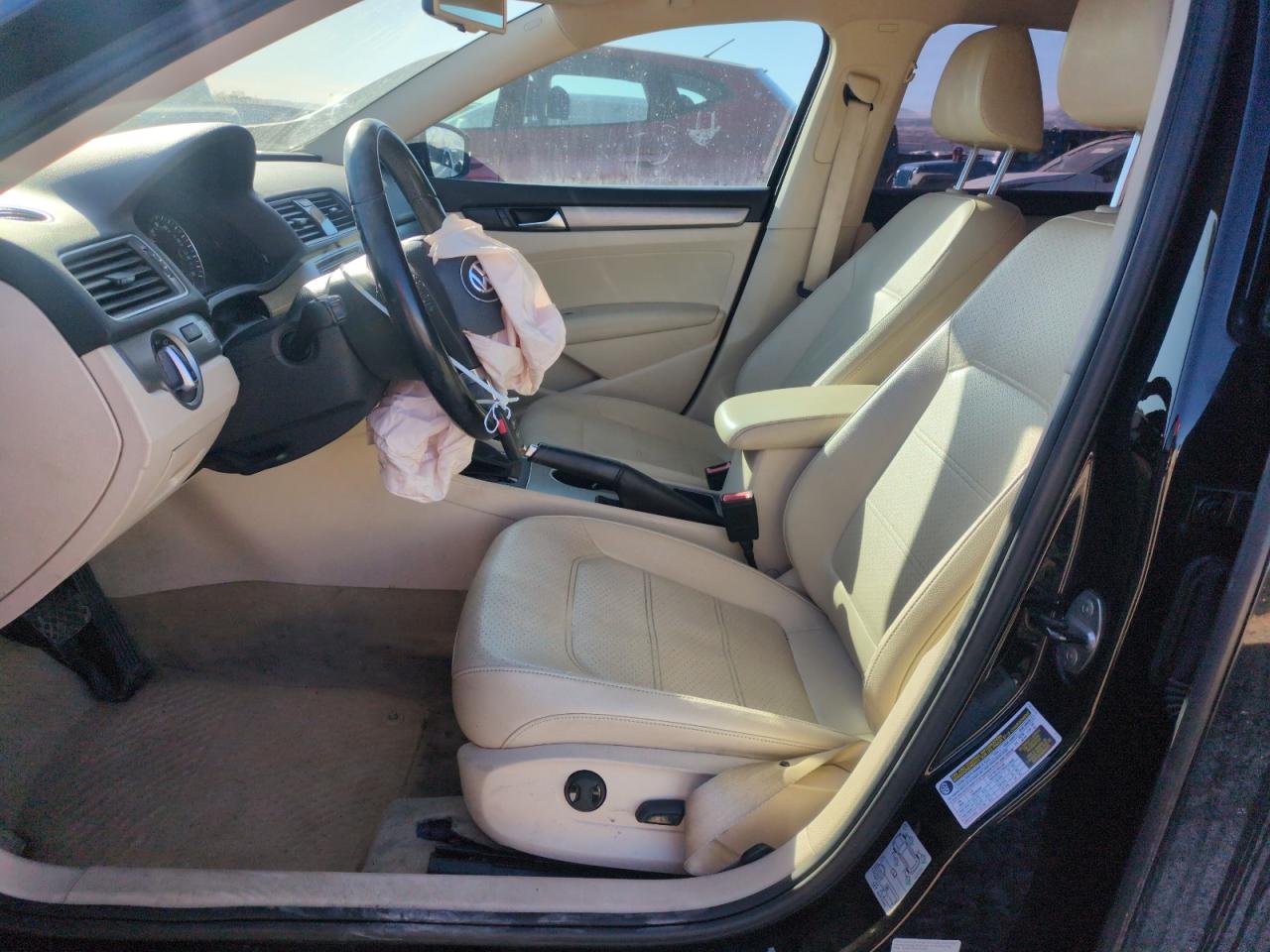 2014 Volkswagen Passat - Image 7