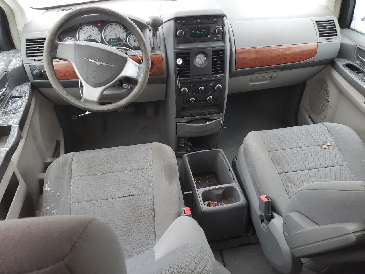 2008 Chrysler Town & Country - Image 8