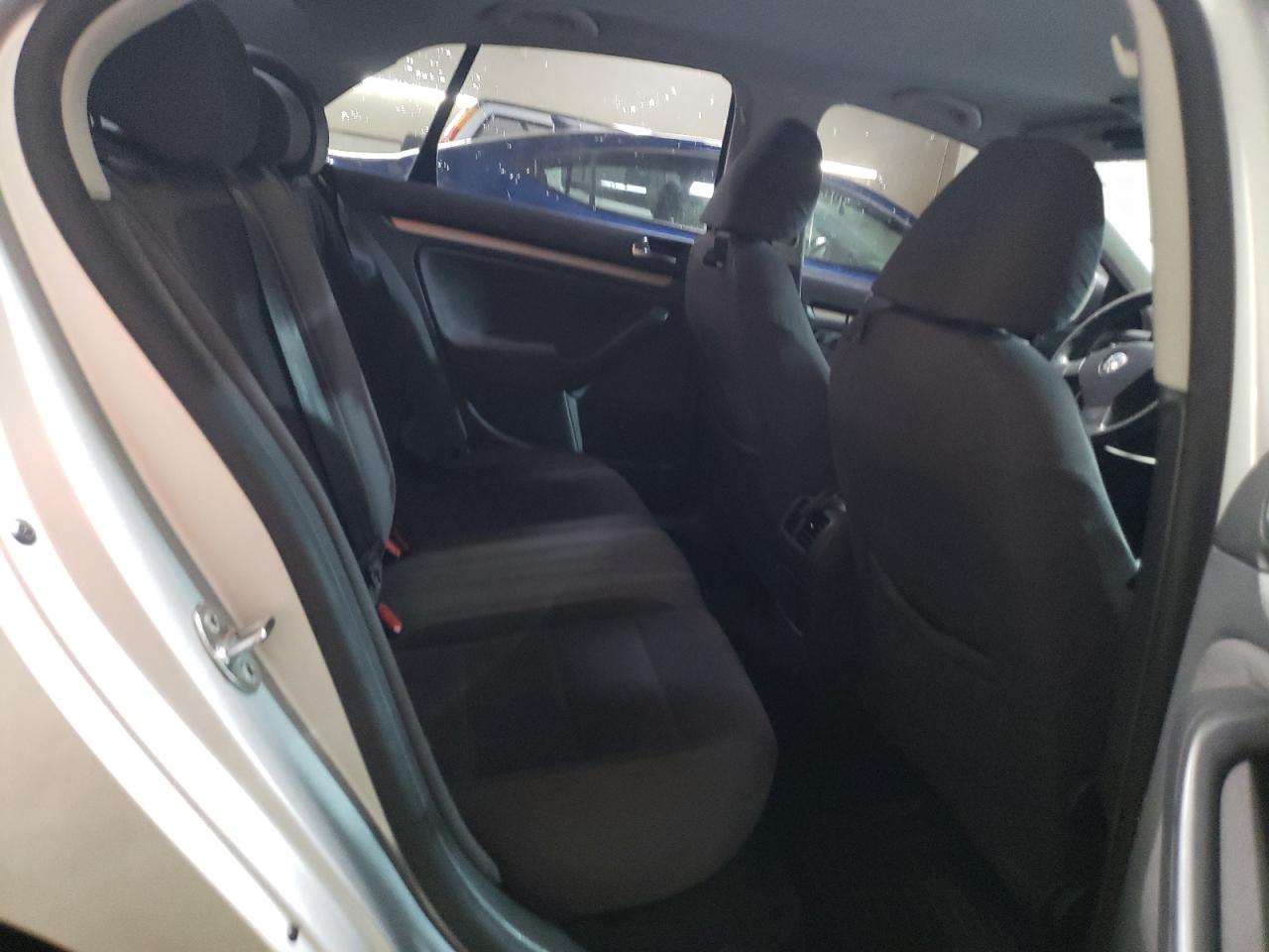 2009 Volkswagen Jetta - Image 10