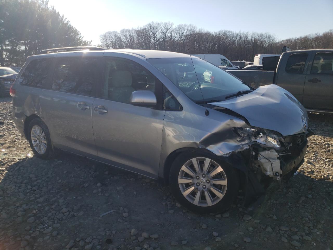 2014 Toyota Sienna - Image 4
