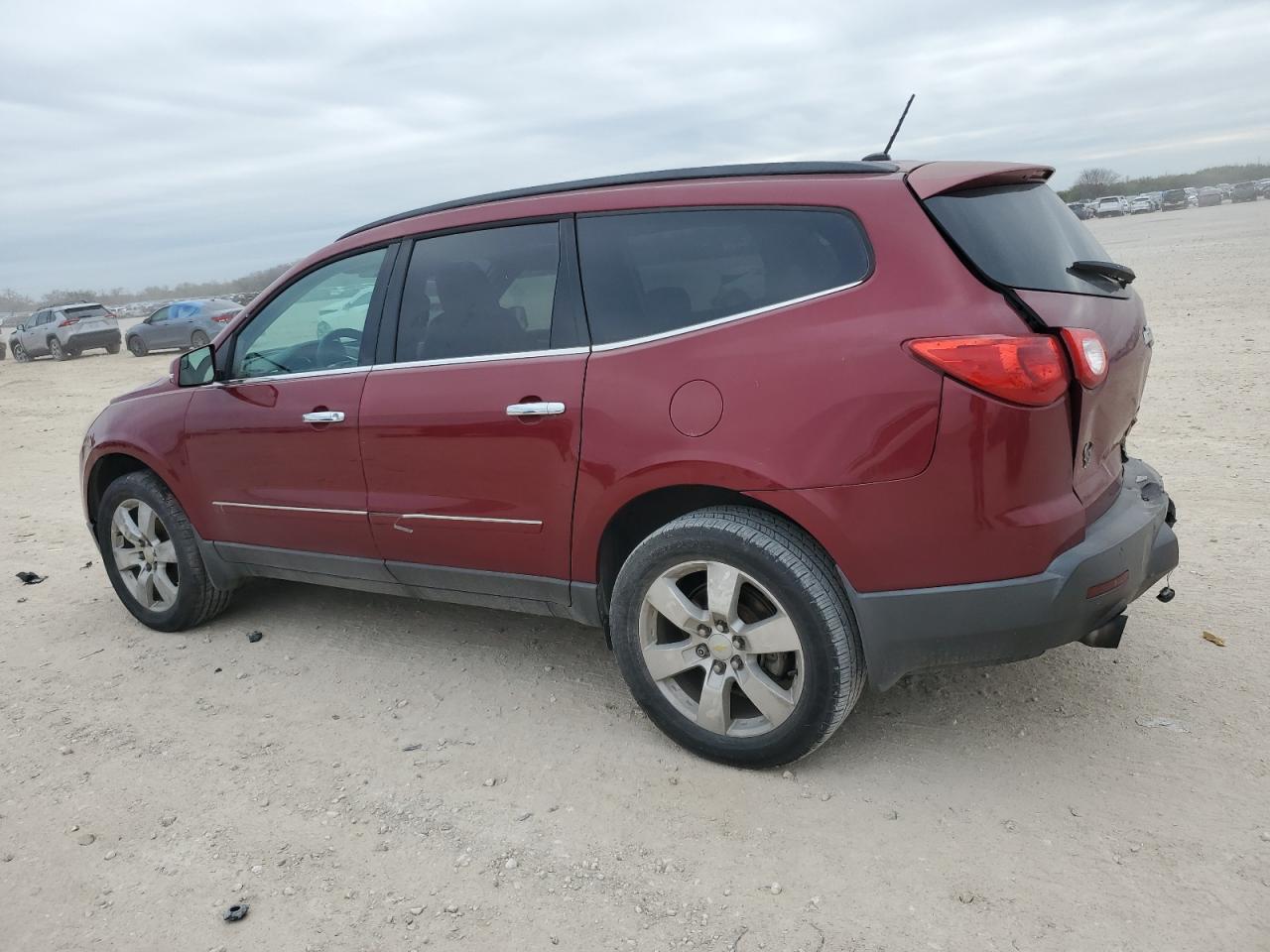 2010 Chevrolet Traverse - Image 2