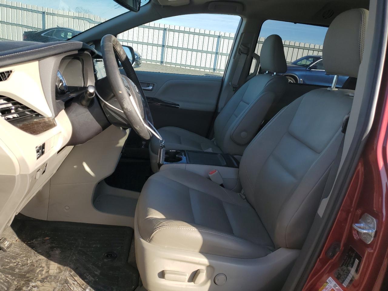 2018 Toyota Sienna - Image 7
