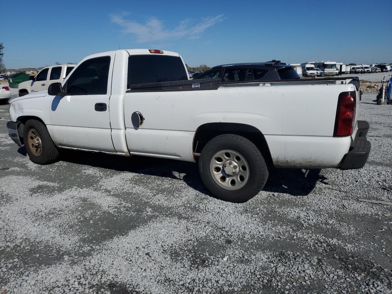 2007 Chevrolet Silverado - Image 2