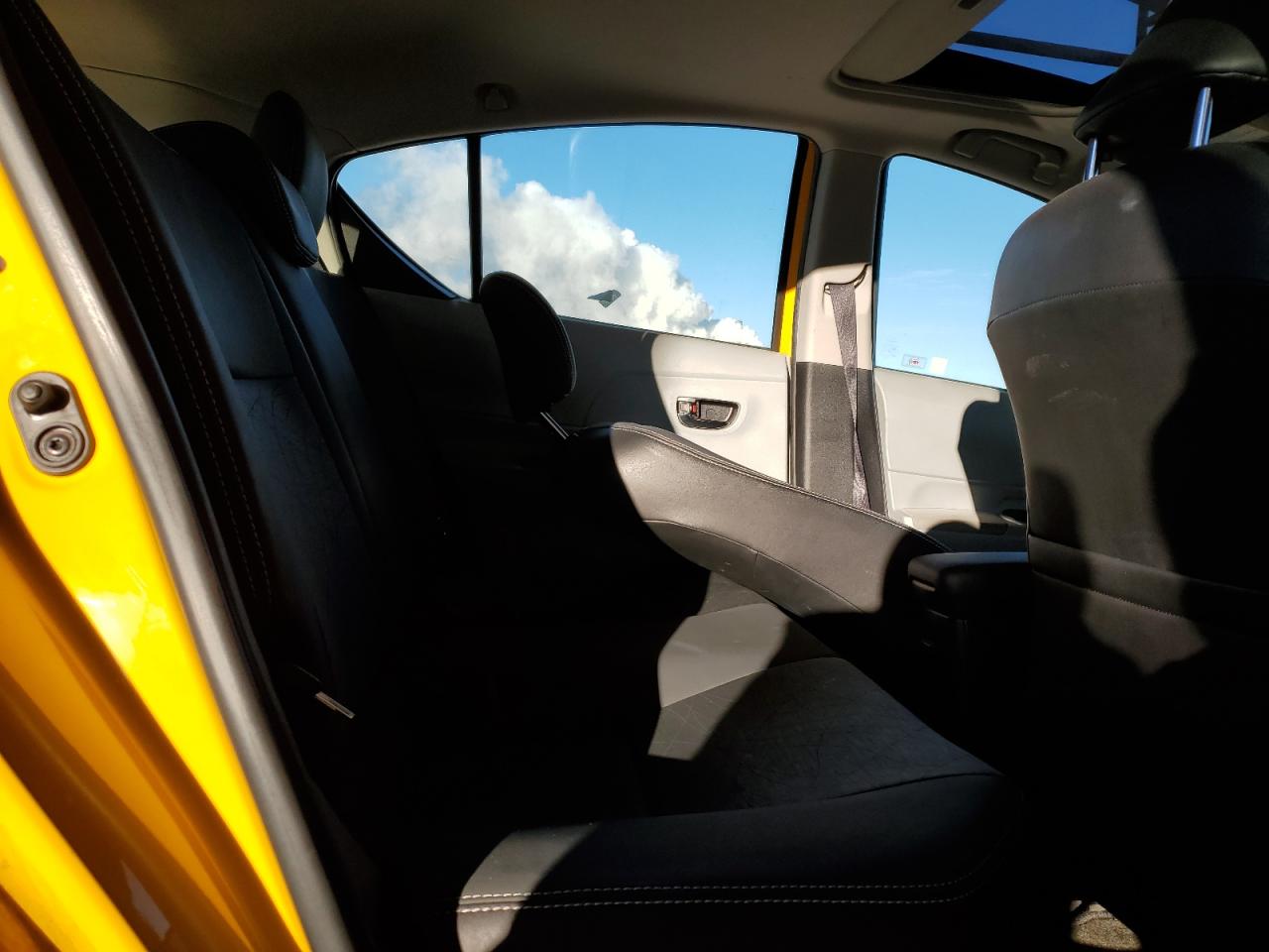 2014 Toyota Prius - Image 11