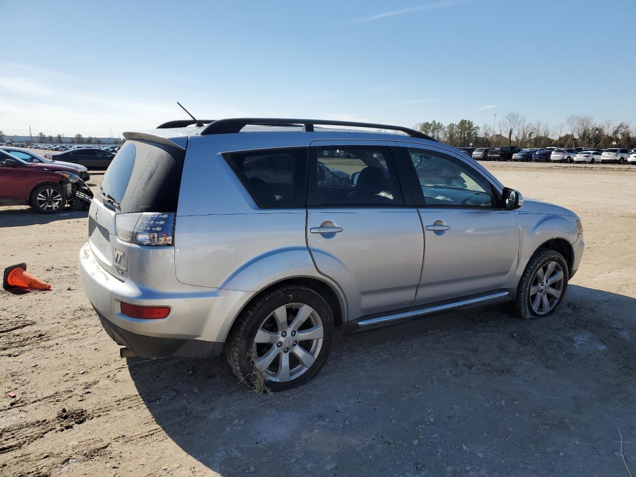2010 Mitsubishi Outlander - Image 3