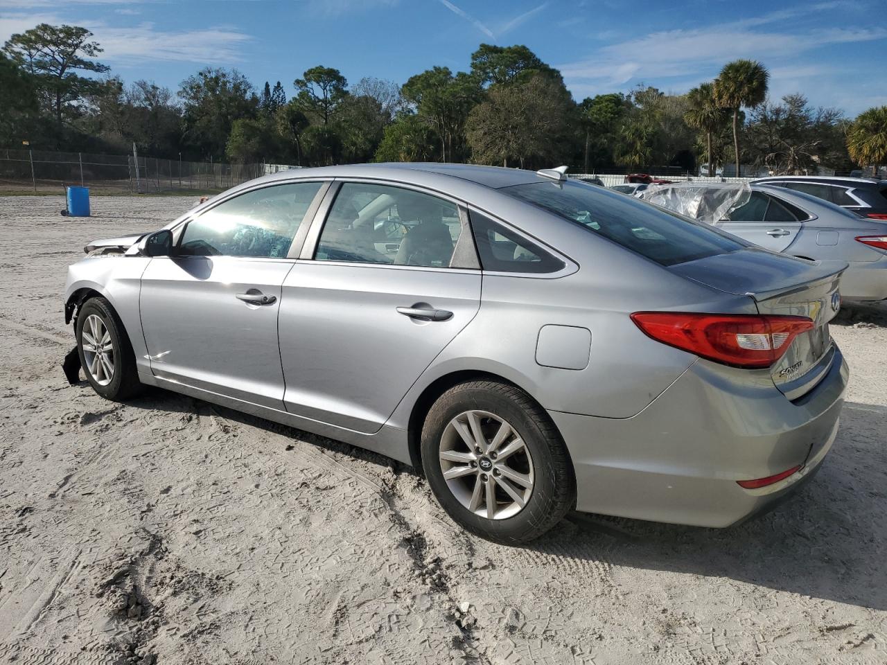 2016 Hyundai Sonata - Image 2