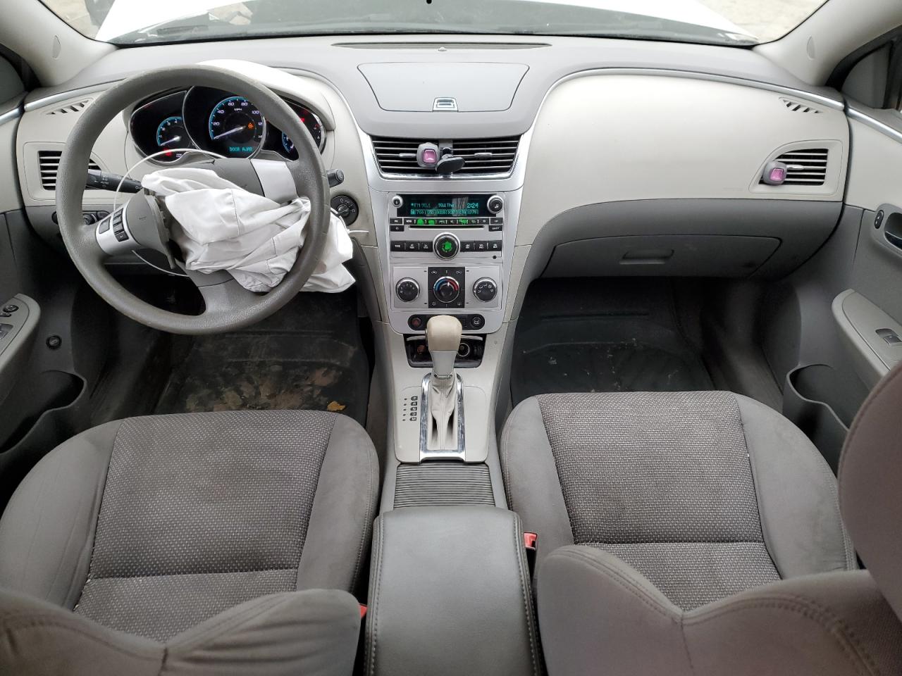 2011 Chevrolet Malibu - Image 8