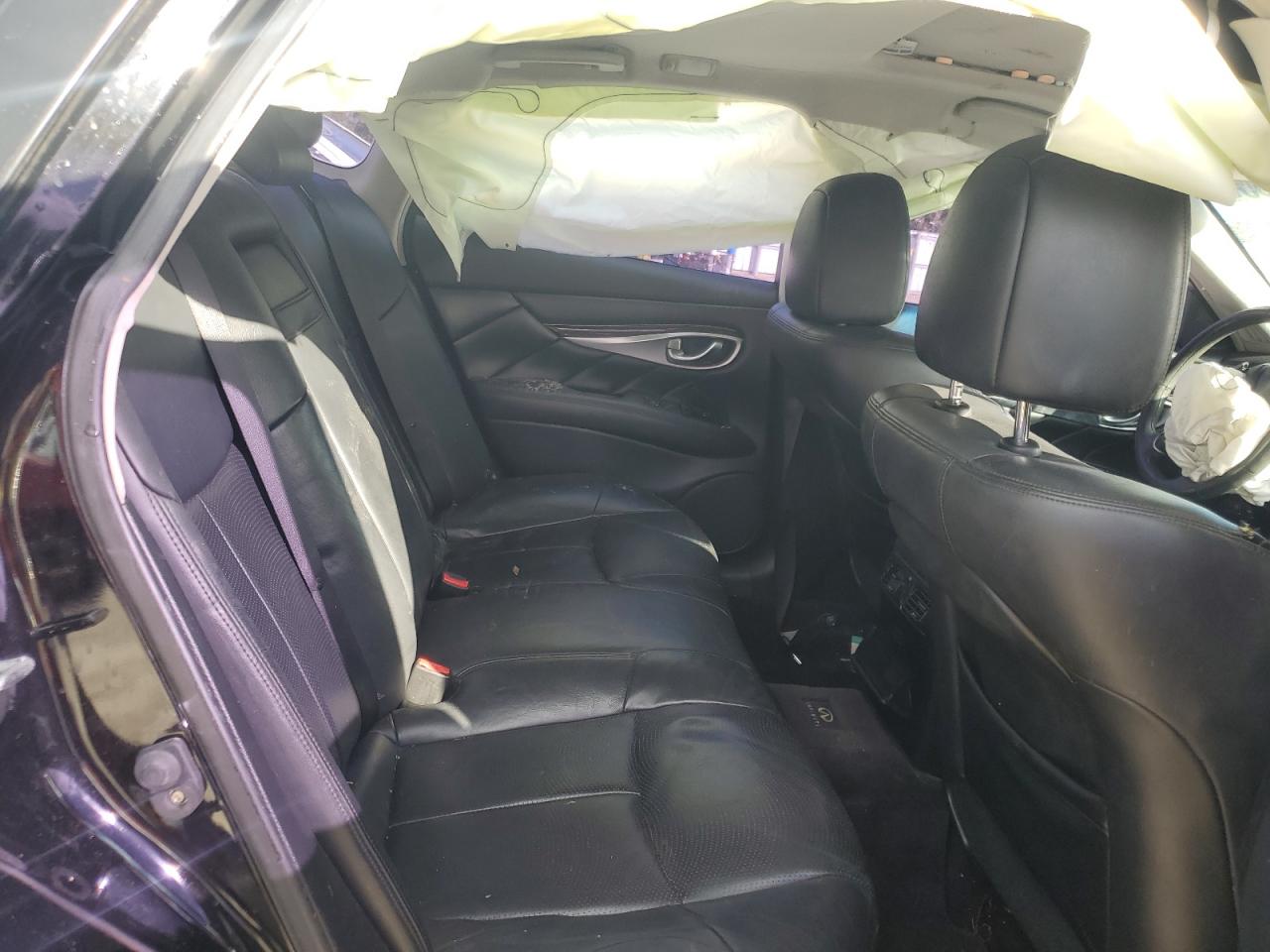 2012 Infiniti M - Image 10