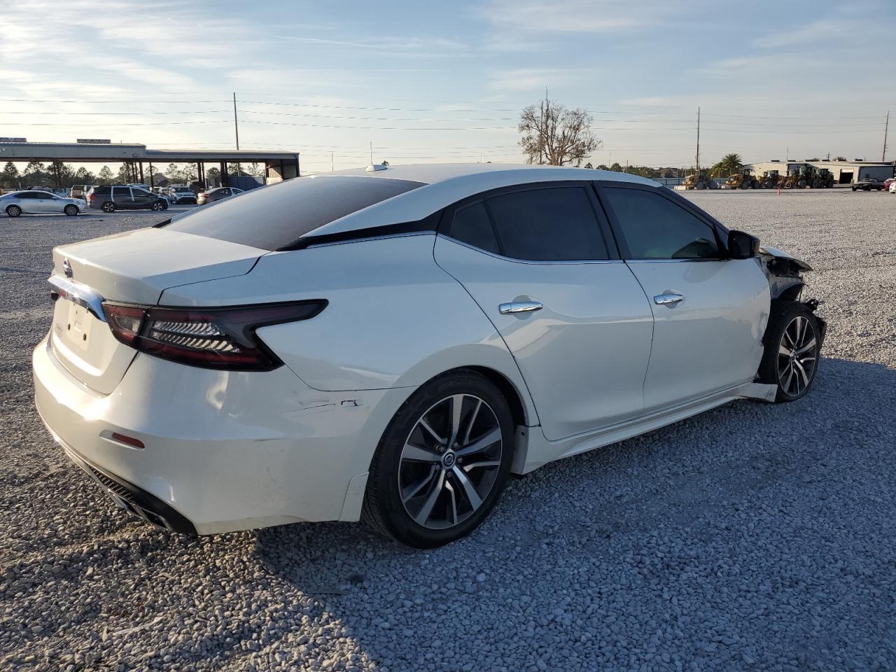 2019 Nissan Maxima - Image 3