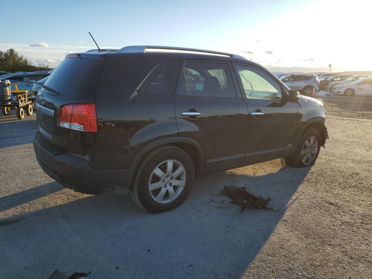 VIN 5XYKTDA68DG411995 2013 KIA SORENTO no.3