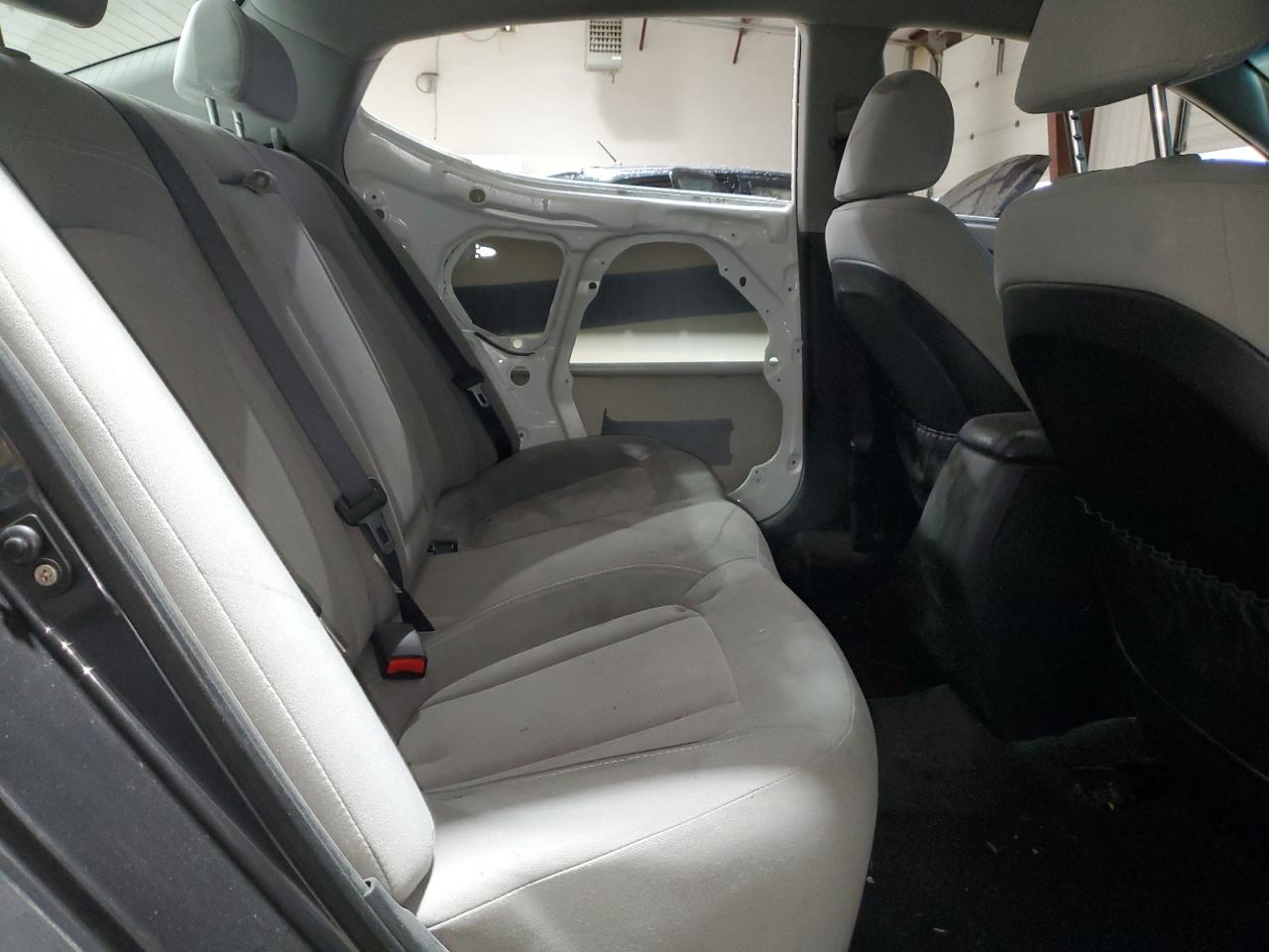 2011 Kia Optima - Image 10