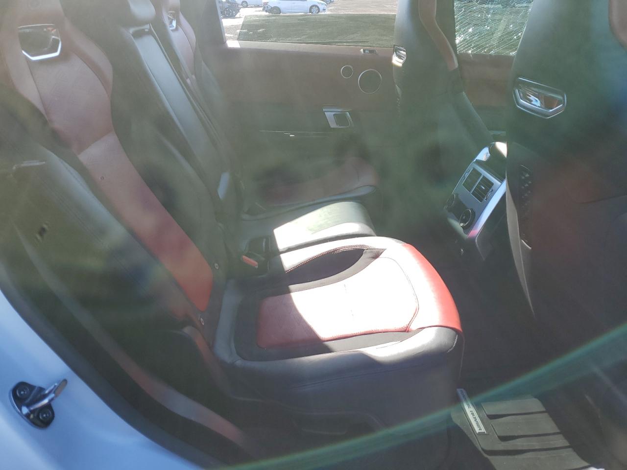 2018 Land Rover Range Rover - Image 11