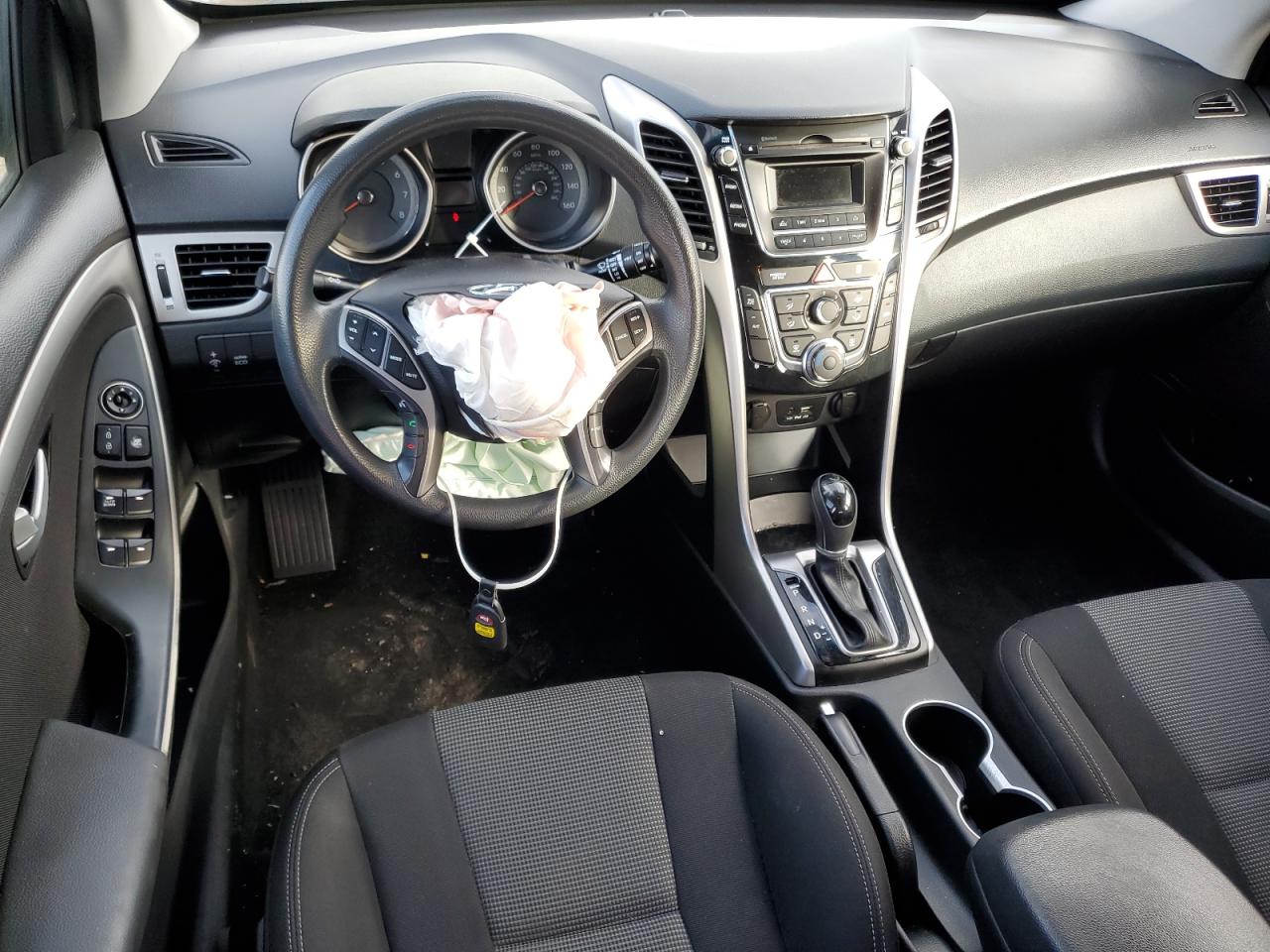 2017 Hyundai Elantra - Image 8