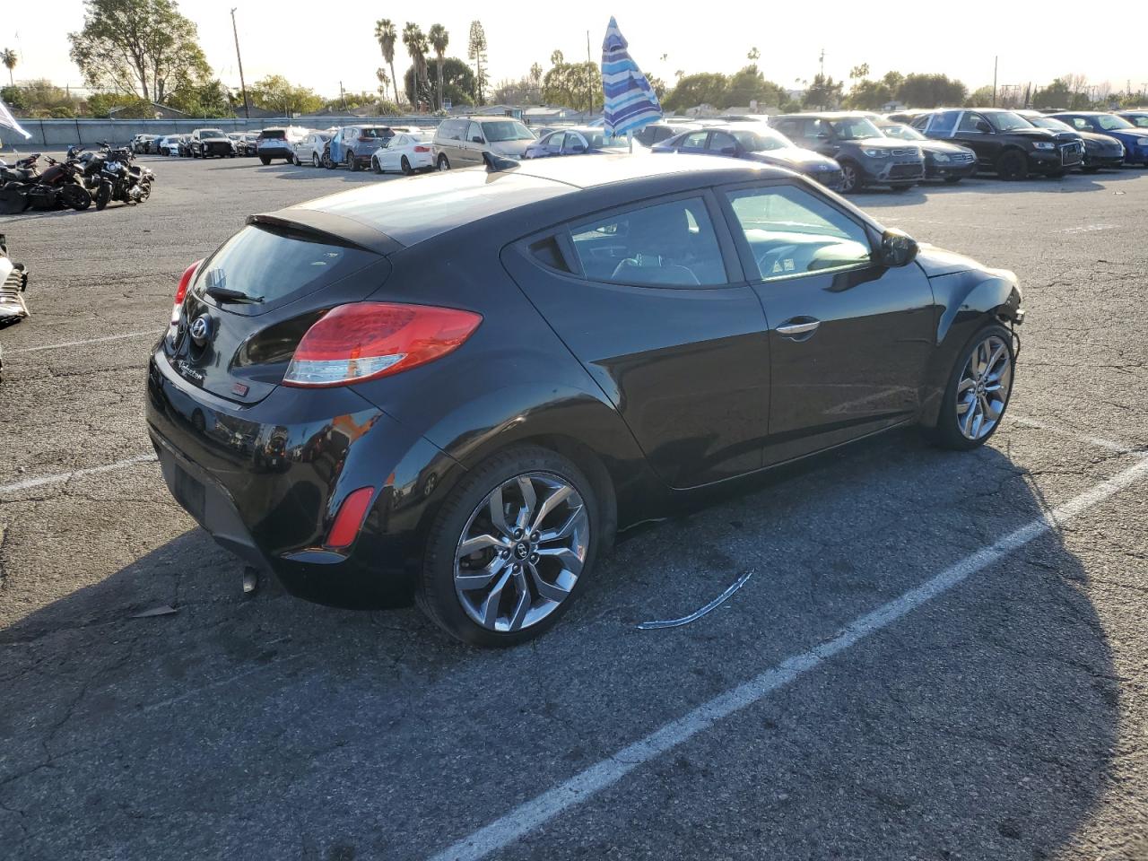 2015 Hyundai Veloster - Image 3