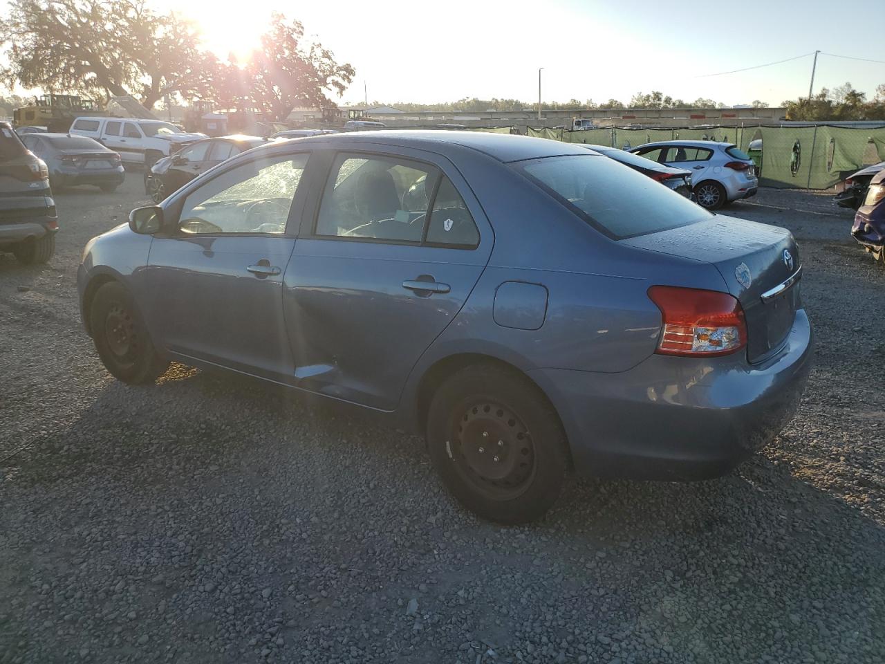 2012 Toyota Yaris - Image 2