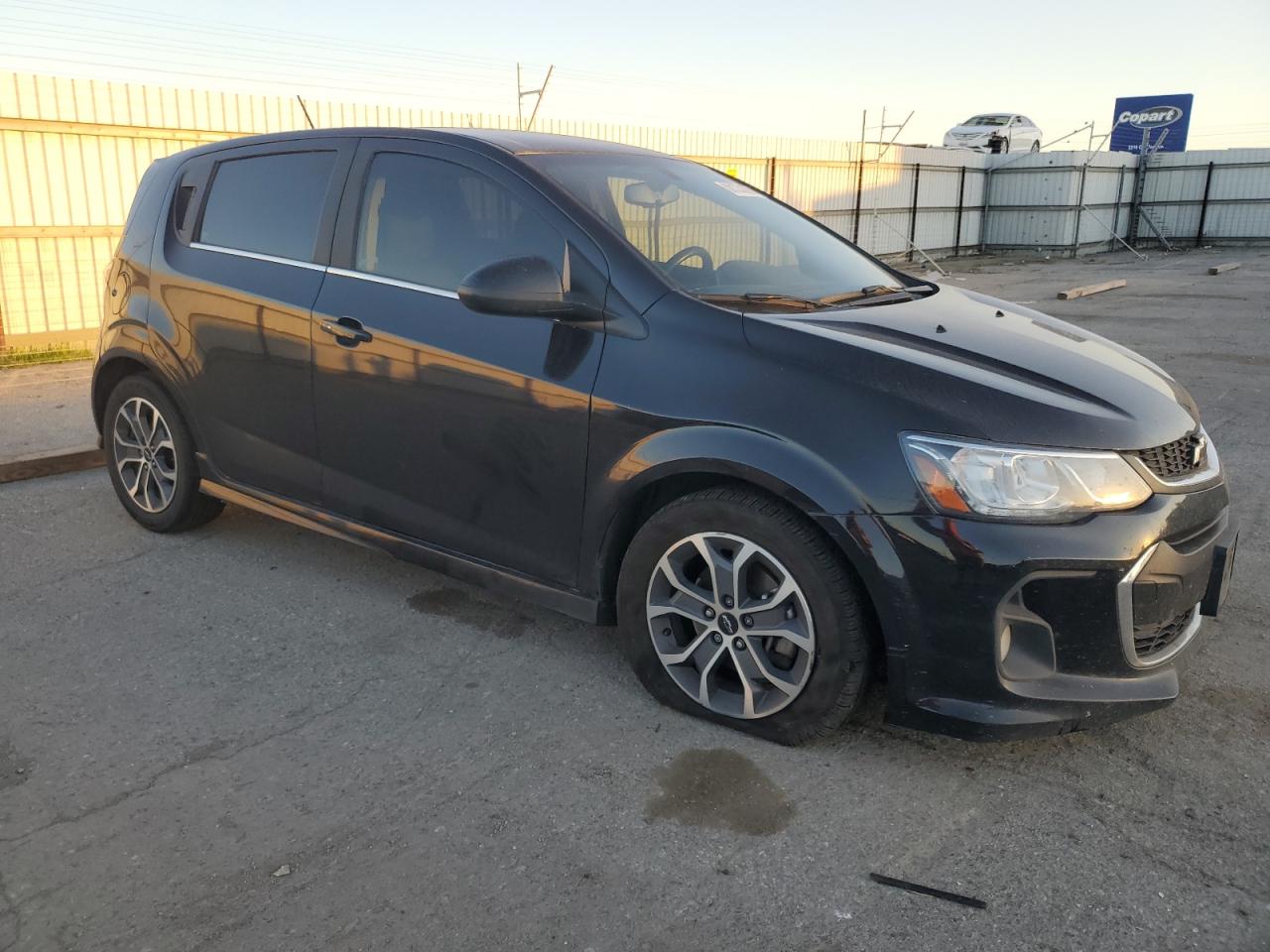 VIN 1G1JD6SG4J4136110 2018 CHEVROLET SONIC no.4