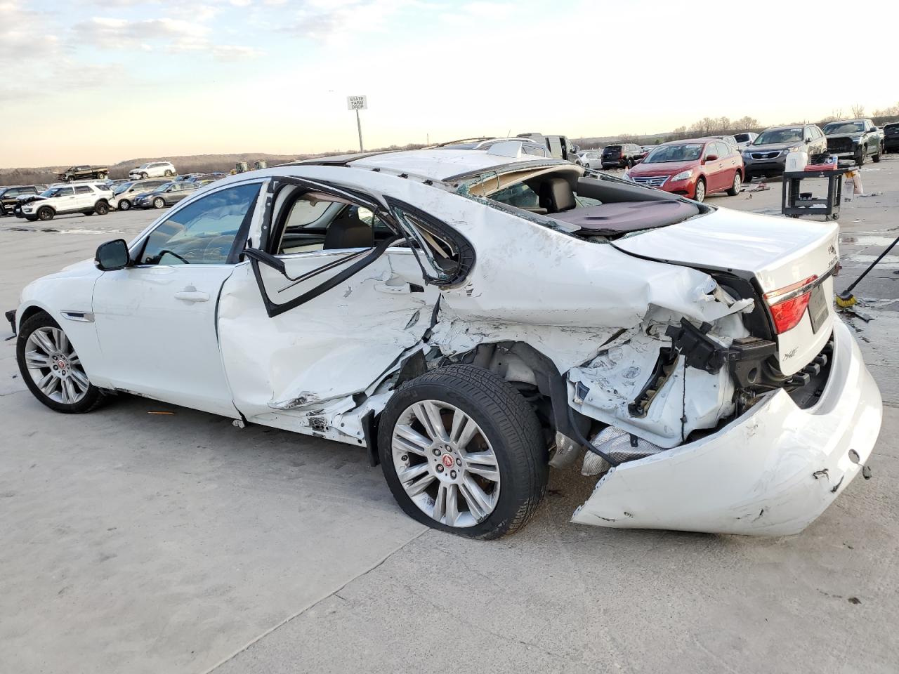 2016 Jaguar XF - Image 2