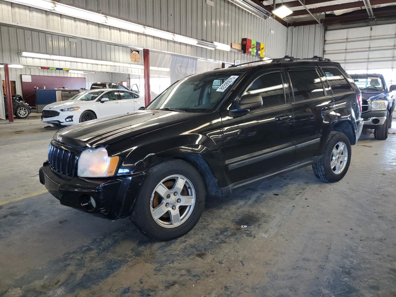 2007 Jeep Grand Cherokee Laredo for Sale in Fort Wayne, IN - Front End