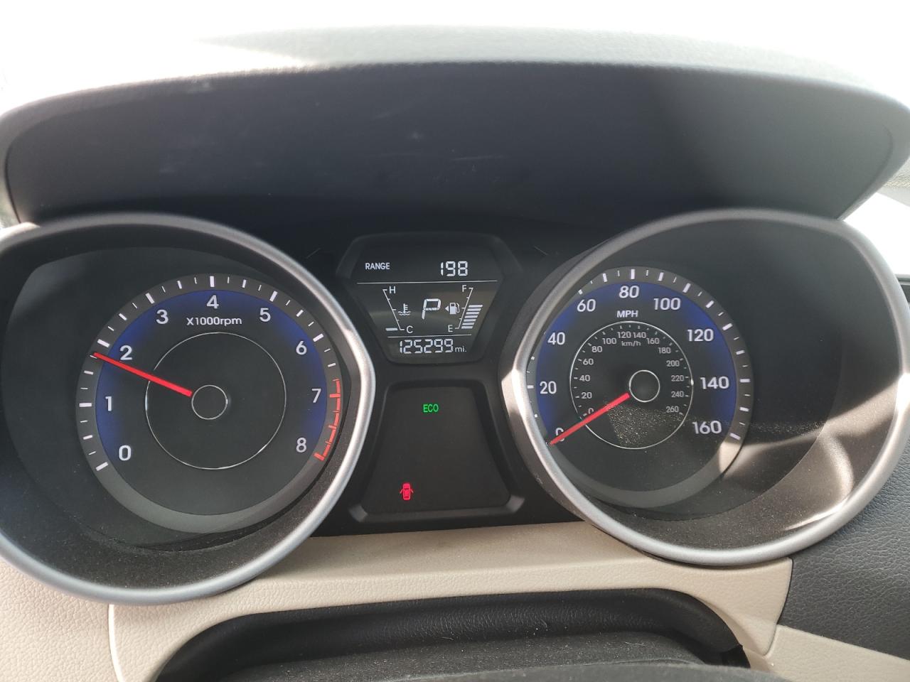 2016 Hyundai Elantra - Image 9