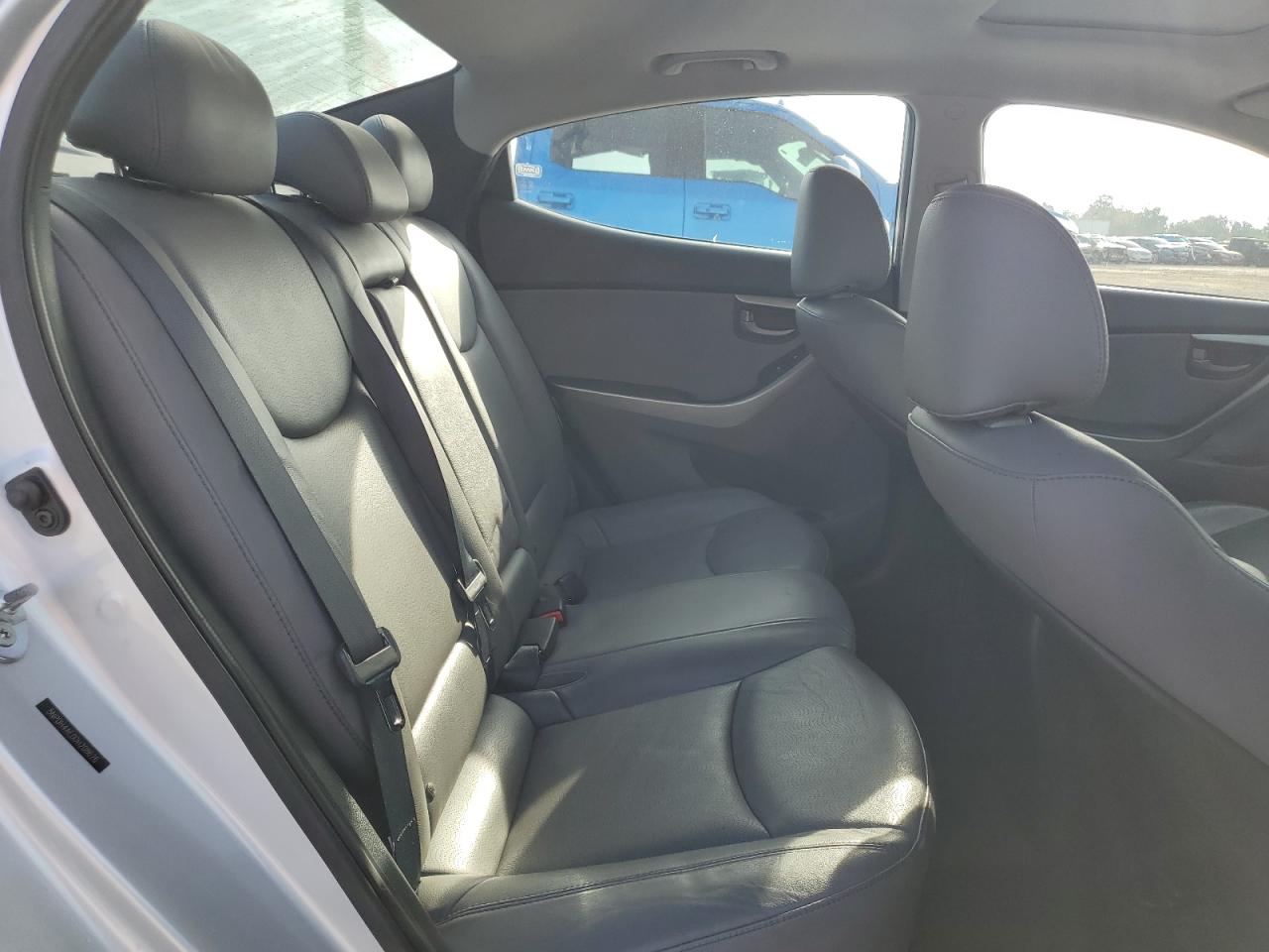 2013 Hyundai Elantra - Image 11