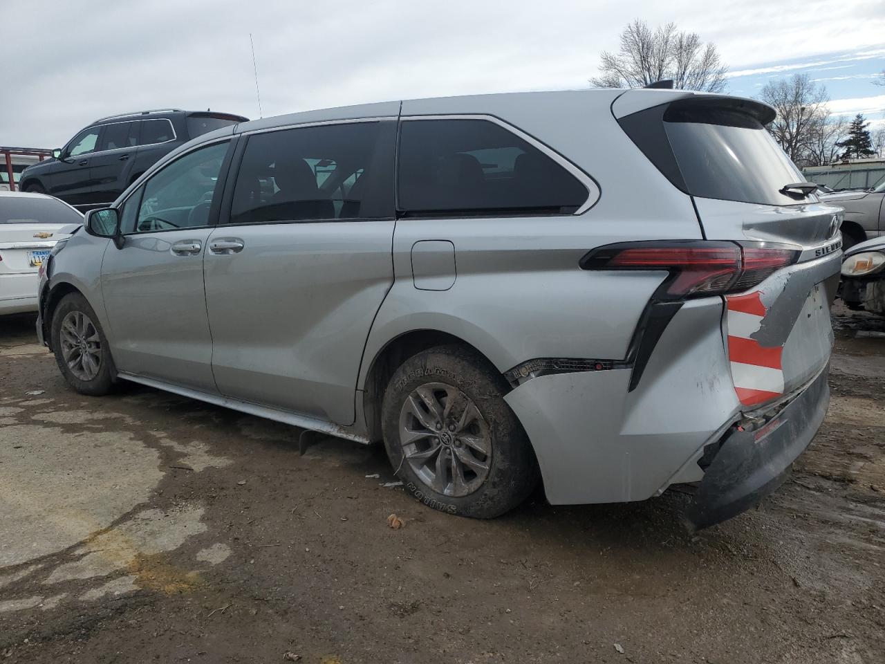 2022 Toyota Sienna - Image 2