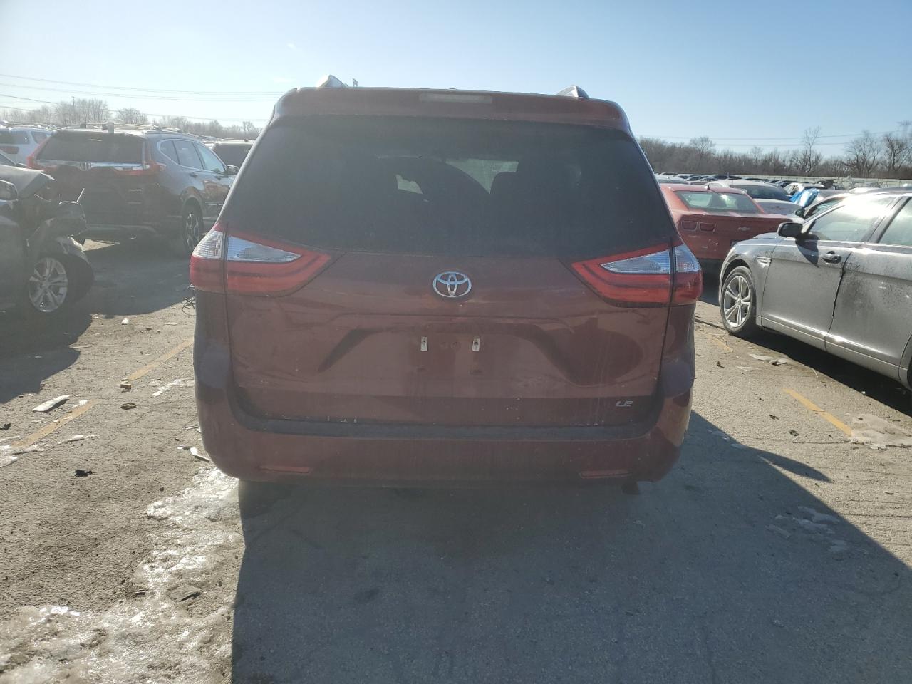 2016 Toyota Sienna - Image 6