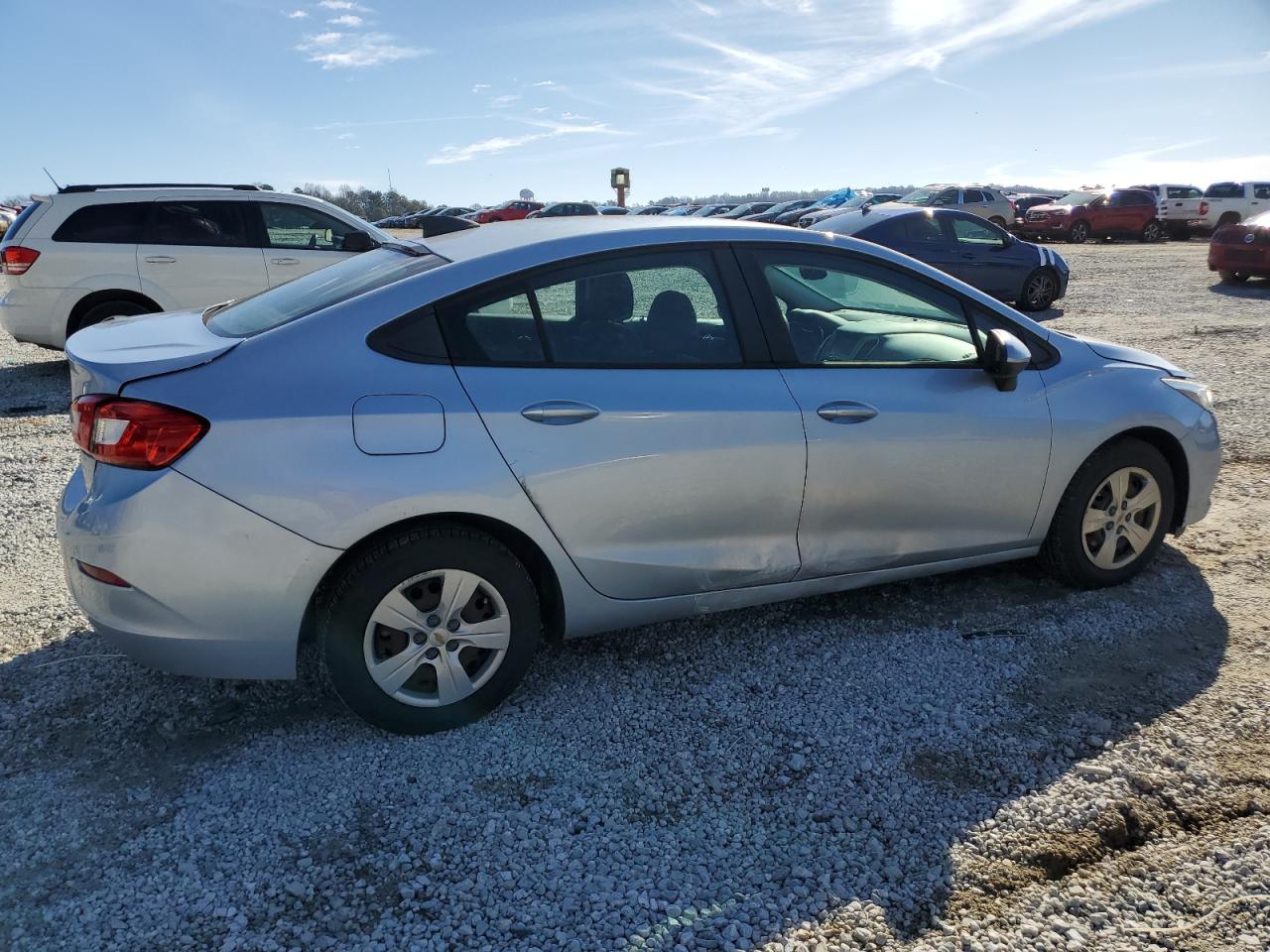 2018 Chevrolet Cruze - Image 3